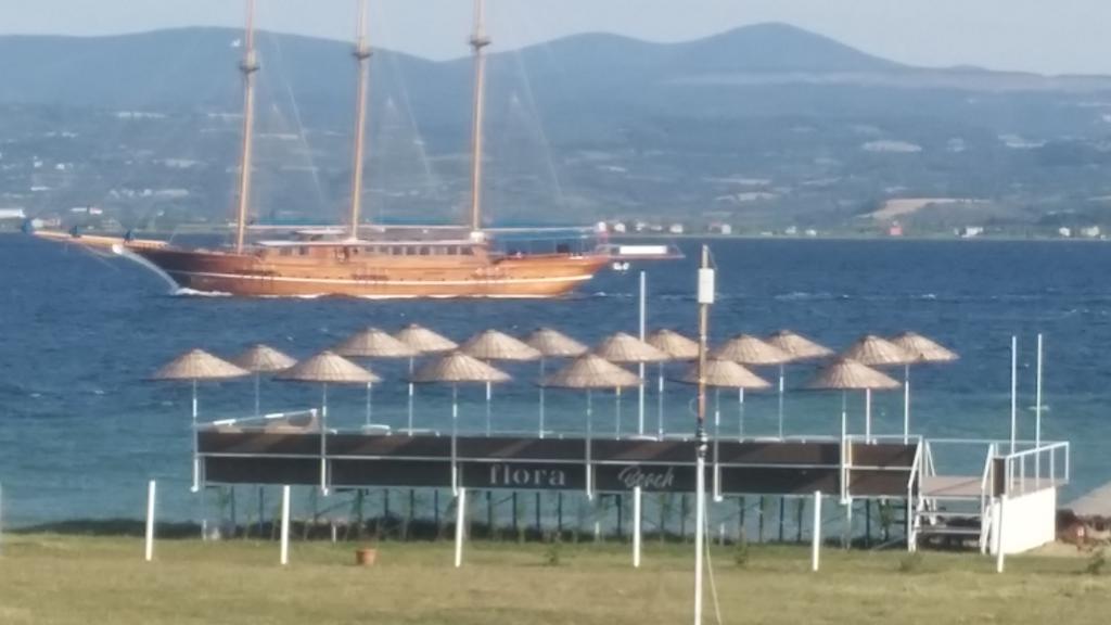 Flora Hotel Burhanli Εξωτερικό φωτογραφία