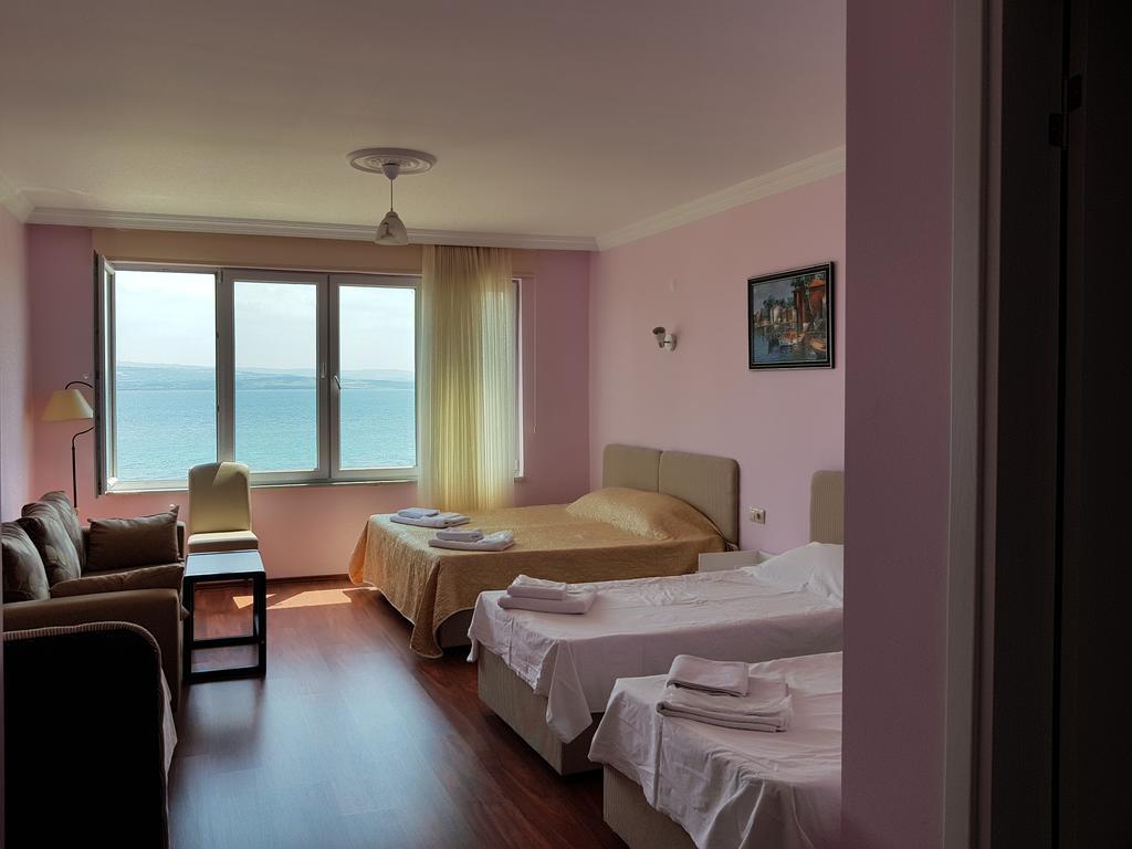 Flora Hotel Burhanli Εξωτερικό φωτογραφία